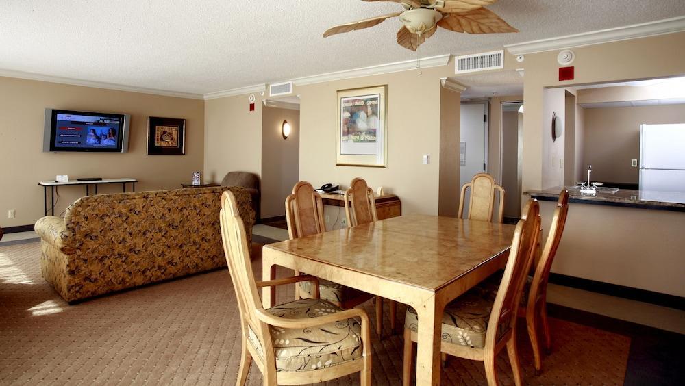 Crowne Plaza Pensacola Grand Hotel Room photo