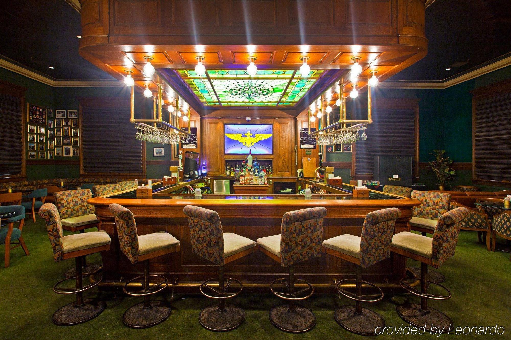 Crowne Plaza Pensacola Grand Hotel Restaurant photo