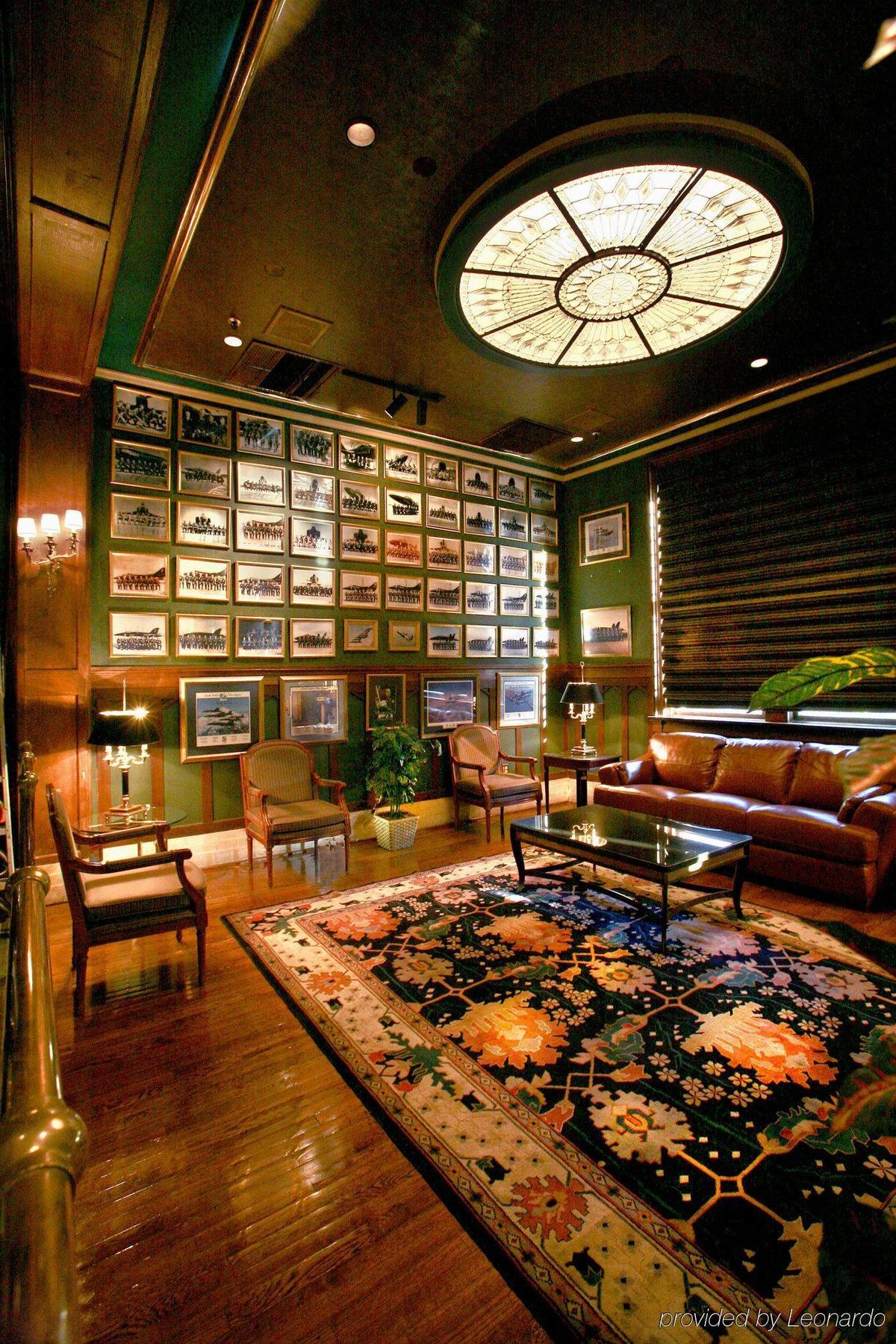 Crowne Plaza Pensacola Grand Hotel Interior photo