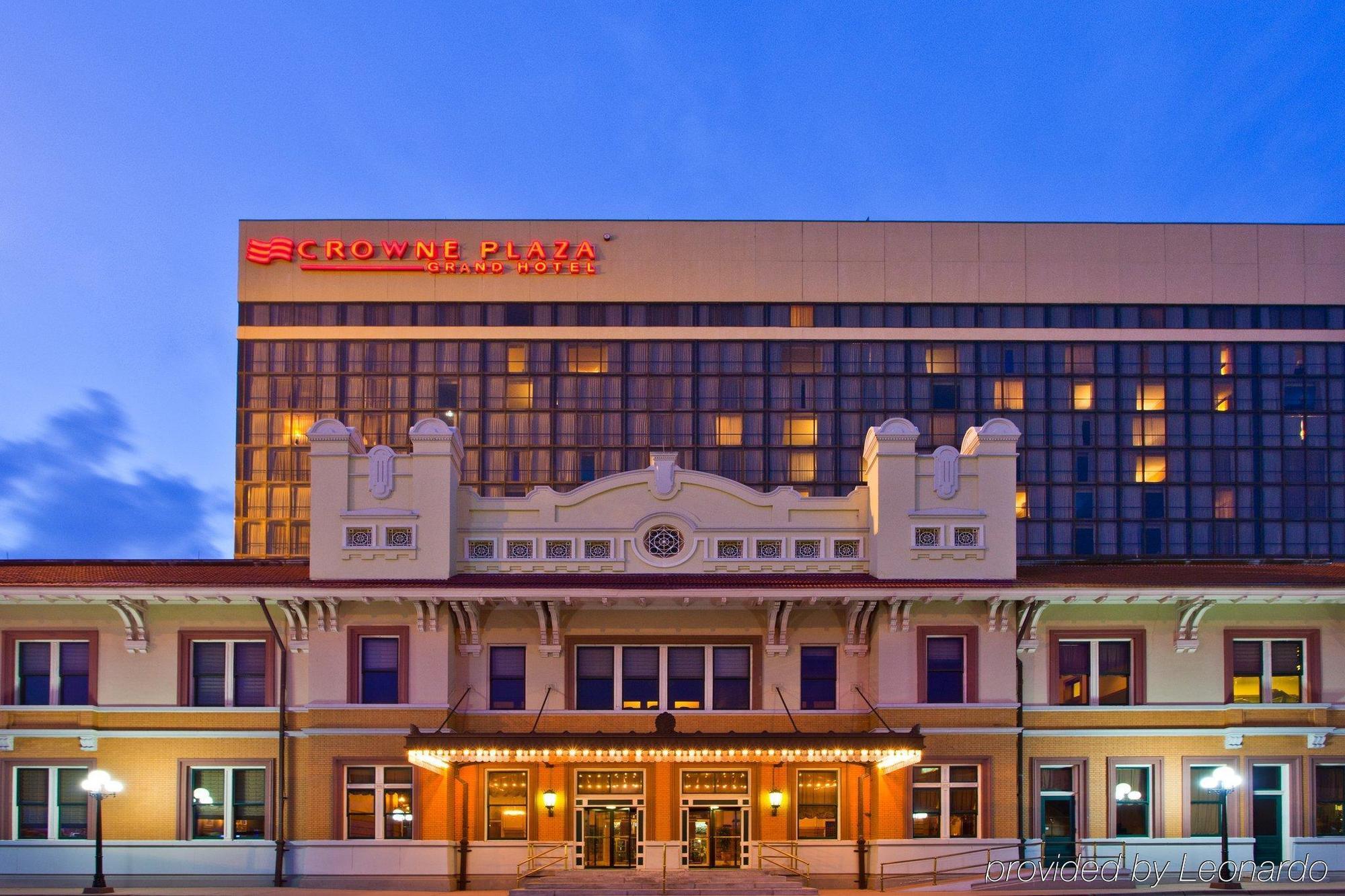 Crowne Plaza Pensacola Grand Hotel Exterior photo