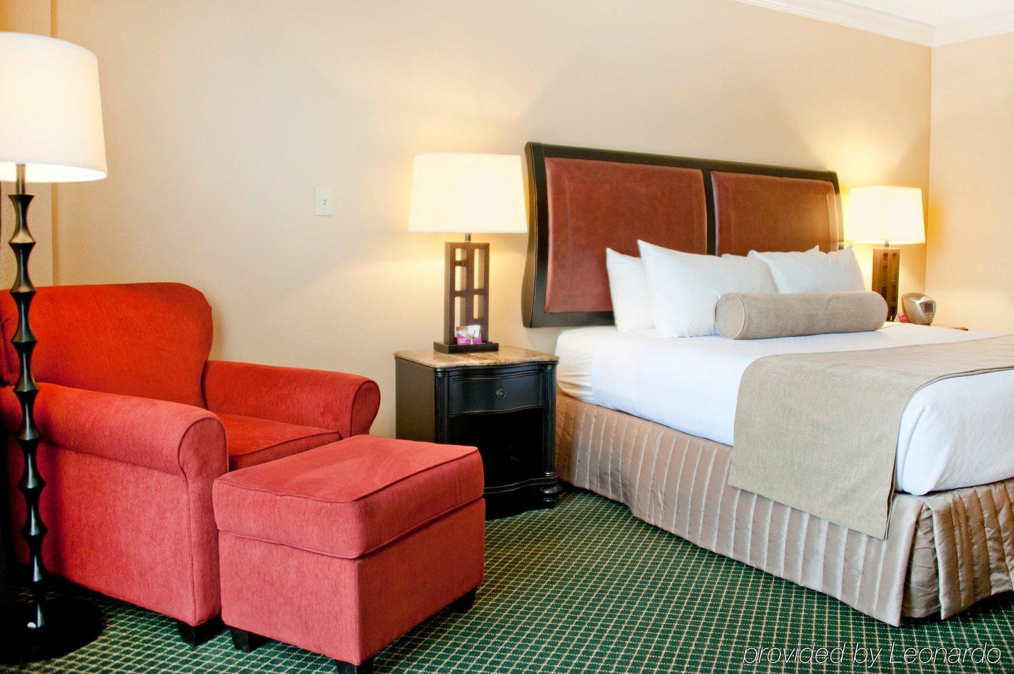 Crowne Plaza Pensacola Grand Hotel Exterior photo