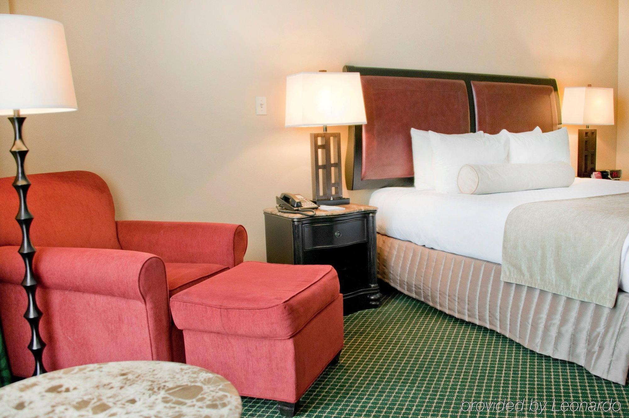Crowne Plaza Pensacola Grand Hotel Exterior photo
